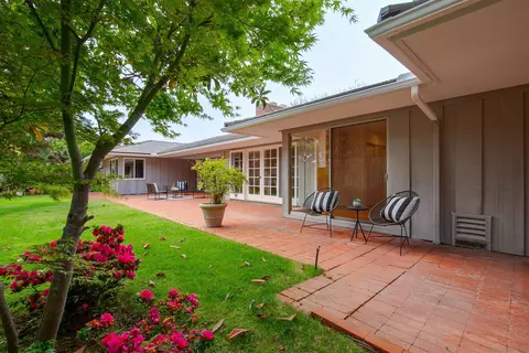 Exterior - 2731 Glenwick Pl, La Jolla, CA 92037 photo 10 of 16