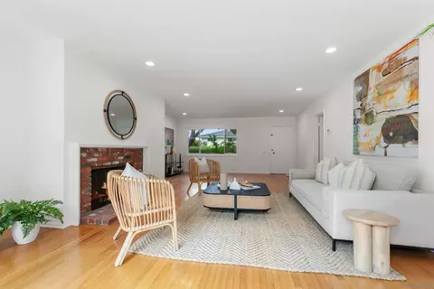 Living - 2731 Glenwick Pl, La Jolla, CA 92037 photo 3 of 4