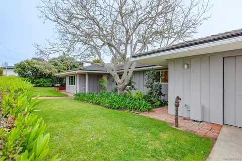 Exterior - 2731 Glenwick Pl, La Jolla, CA 92037 photo 3 of 16