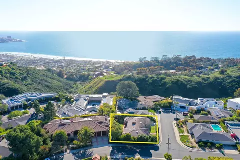 View/Area - 2731 Glenwick Pl, La Jolla, CA 92037 photo 1 of 2