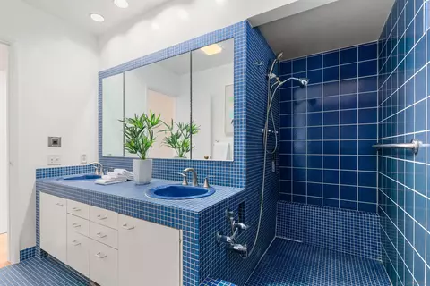 Bath - 2731 Glenwick Pl, La Jolla, CA 92037 photo 2 of 6