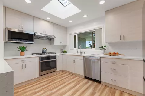 Kitchen - 2731 Glenwick Pl, La Jolla, CA 92037 photo 2 of 4
