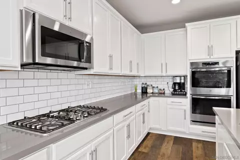 Kitchen - 35828 Shetland Hls, Fallbrook, CA 92028 photo 4 of 7