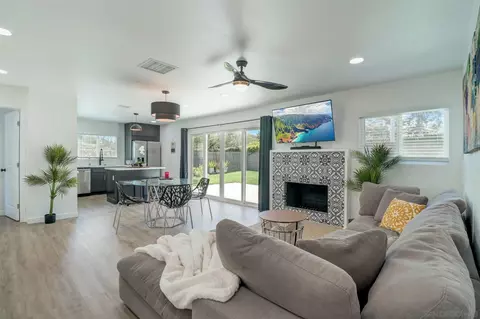 Living - 14116 Powers Rd, Poway, CA 92064 photo 2 of 5