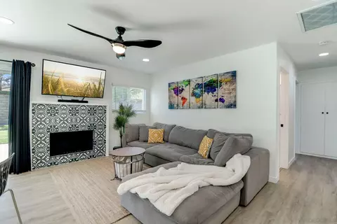 Living - 14116 Powers Rd, Poway, CA 92064 photo 1 of 5
