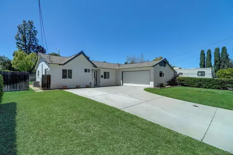 Exterior - 14116 Powers Rd, Poway, CA 92064 photo 2 of 14
