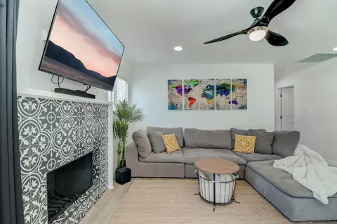 Living - 14116 Powers Rd, Poway, CA 92064 photo 4 of 5