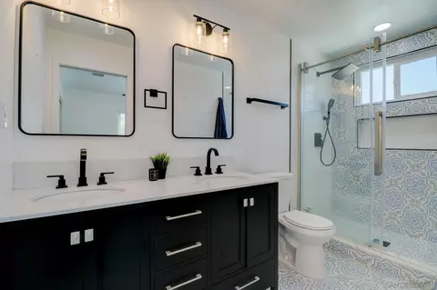 Bath - 14116 Powers Rd, Poway, CA 92064 photo 1 of 2