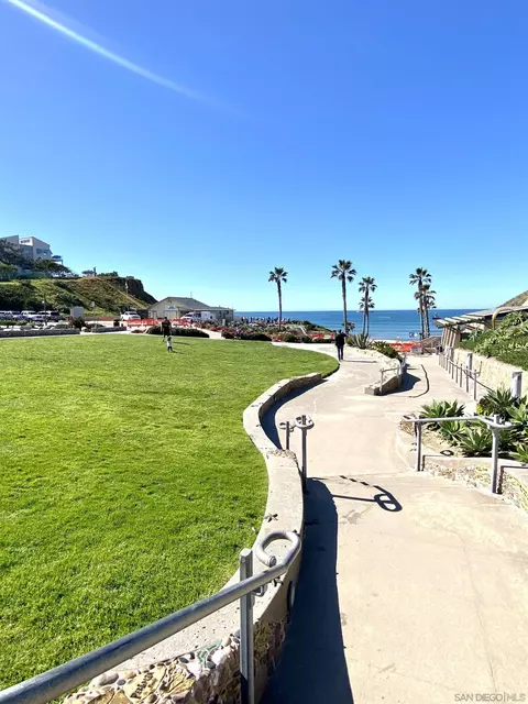 View/Area - 333 Glenmont Dr, Solana Beach, CA 92075 photo 4 of 4