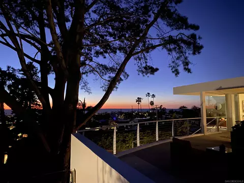 Exterior - 333 Glenmont Dr, Solana Beach, CA 92075 photo 2 of 15