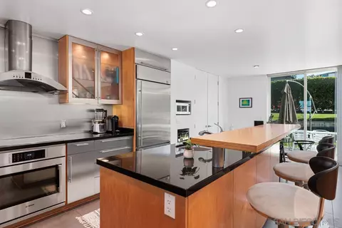 Kitchen - 333 Glenmont Dr, Solana Beach, CA 92075 photo 2 of 2