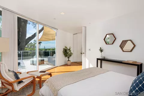 Bedroom - 333 Glenmont Dr, Solana Beach, CA 92075 photo 1 of 6
