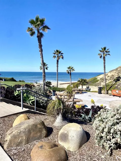 View/Area - 333 Glenmont Dr, Solana Beach, CA 92075 photo 3 of 4