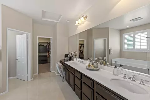 Bath - 1082 Augusta Cir, Oceanside, CA 92057 photo 3 of 4