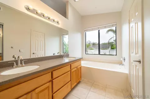 Bath - 5229 Sandalwood Pl, Oceanside, CA 92056 photo 6 of 9