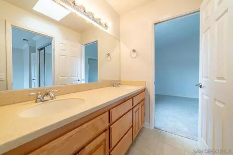 Bath - 5229 Sandalwood Pl, Oceanside, CA 92056 photo 4 of 9