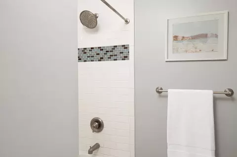 Bath - 13631 Willow Run Rd, Poway, CA 92064 photo 4 of 4