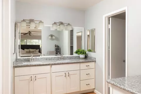 Bath - 13631 Willow Run Rd, Poway, CA 92064 photo 3 of 4