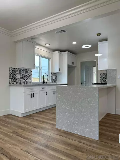 8446 Hatillo Ave, Winnetka, CA 91306 photo 6