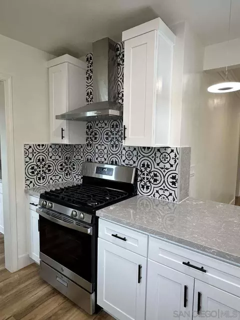 8446 Hatillo Ave, Winnetka, CA 91306 photo 4