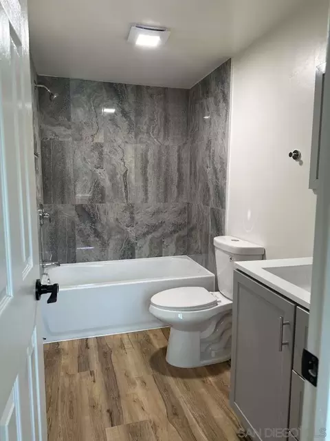 8446 Hatillo Ave, Winnetka, CA 91306 photo 2