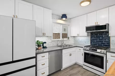 Kitchen - 13152 S Mountain Dr, Lakeside, CA 92040 photo 2 of 5