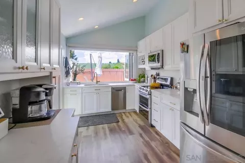 Kitchen - 15120 Luis St, Poway, CA 92064 photo 2 of 6