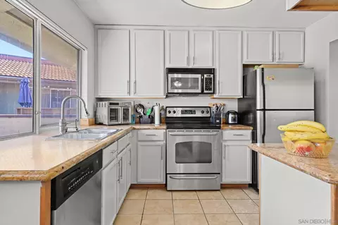Kitchen - 615 Fredricks Ave #102, Oceanside, CA 92058 photo 2 of 3