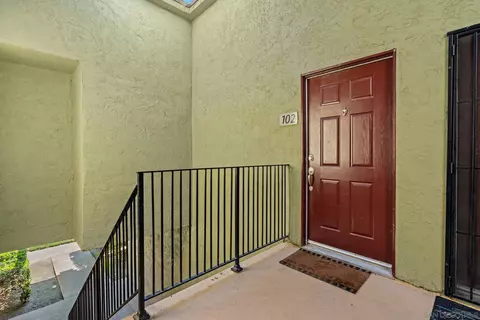Exterior - 615 Fredricks Ave #102, Oceanside, CA 92058 photo 1 of 5