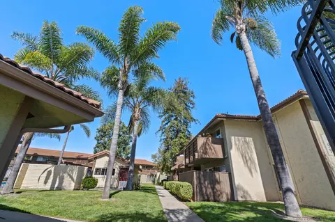 Exterior - 615 Fredricks Ave #102, Oceanside, CA 92058 photo 2 of 5