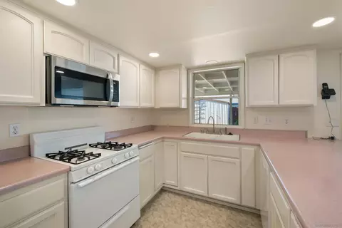 Kitchen - 598 Herbert St, El Cajon, CA 92020 photo 4 of 5