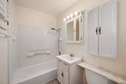 Bath - 598 Herbert St, El Cajon, CA 92020 photo 2 of 2