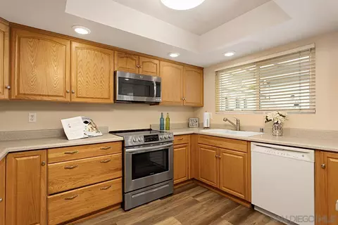 Kitchen - 3725 Rosemary Way, Oceanside, CA 92057 photo 3 of 4