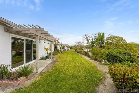 Exterior - 3725 Rosemary Way, Oceanside, CA 92057 photo 7 of 10
