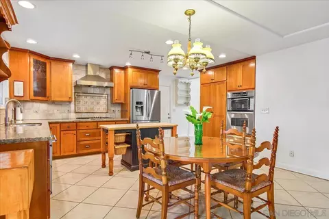 Kitchen - 1545 Hidden Mesa Rd, El Cajon, CA 92019 photo 3 of 4