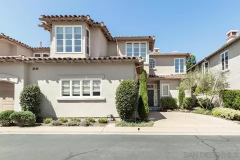 9712 Claiborne Sq, La Jolla, CA 92037