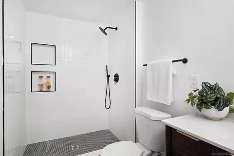 Bath - 9354 Woodruff Way, Santee, CA 92071 photo 2 of 3