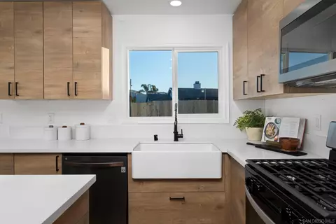 Kitchen - 9354 Woodruff Way, Santee, CA 92071 photo 3 of 6