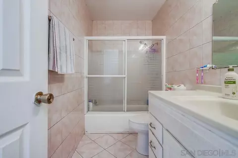 Bath - 903 N Fig St #A, Escondido, CA 92026 photo 2 of 2