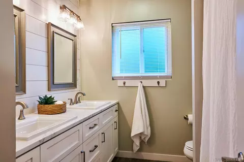 Bath - 7894 Highwood Ave, La Mesa, CA 91941 photo 2 of 2