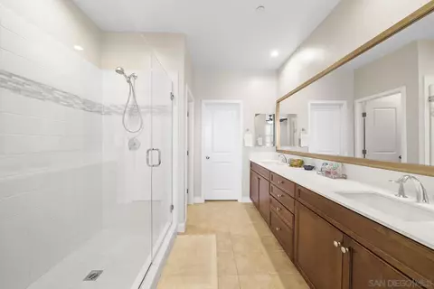 Bath - 7517 Eagle Dr, Santee, CA 92071 photo 2 of 5