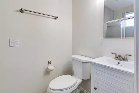Bath - 1699 Pepper Dr, El Cajon, CA 92021 photo 2 of 3