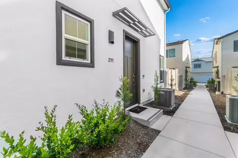 Exterior - 211 Canopy Trails Pl, Fallbrook, CA 92028 photo 2 of 2