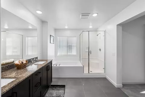 Bath - 211 Canopy Trails Pl, Fallbrook, CA 92028 photo 3 of 3