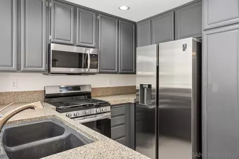 Kitchen - 1875 Corte Torero, Oceanside, CA 92056 photo 5 of 7
