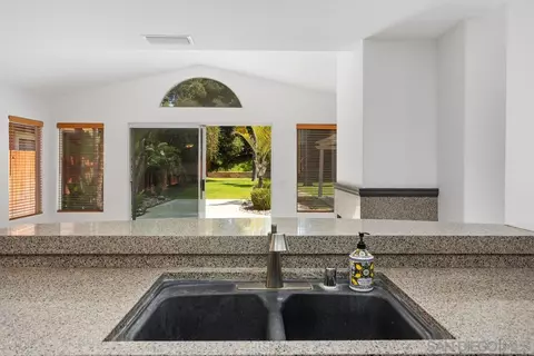 Kitchen - 1875 Corte Torero, Oceanside, CA 92056 photo 6 of 7