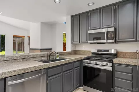 Kitchen - 1875 Corte Torero, Oceanside, CA 92056 photo 4 of 7