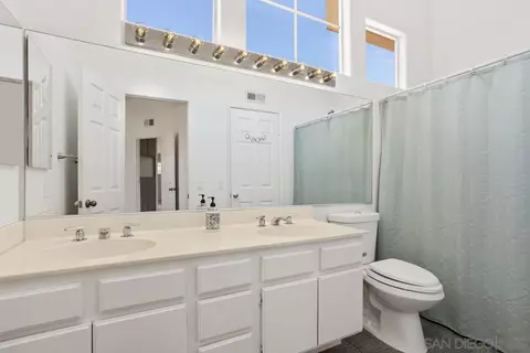 Bath - 1875 Corte Torero, Oceanside, CA 92056 photo 2 of 5