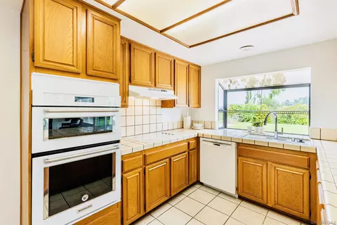 Kitchen - 1362 Eldean Ln, Oceanside, CA 92054 photo 2 of 3
