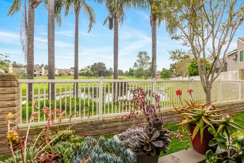1067 Shadowridge Dr #37, Vista, CA 92081